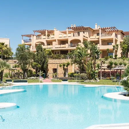 Apartment Large 3-bedroom Nestled In Golf Paradise